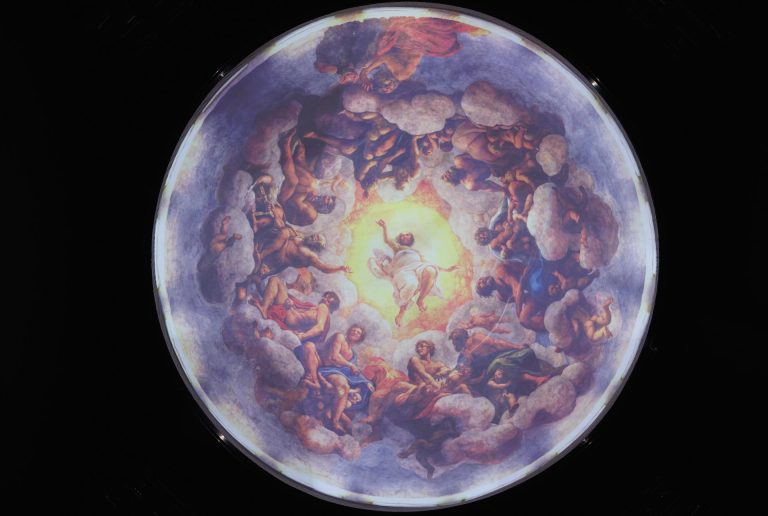 Installazione immersiva della cupola del Duomo di Parma